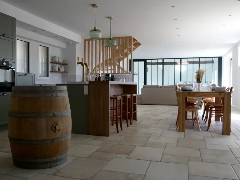 Pose carrelage dans salle à manger à Naizin