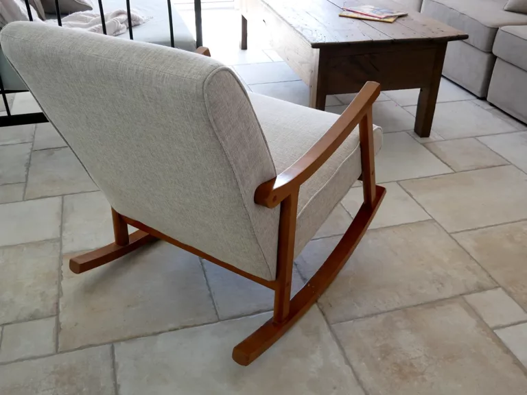 Pose carrelage salon dans gîte de vacances à Naizin