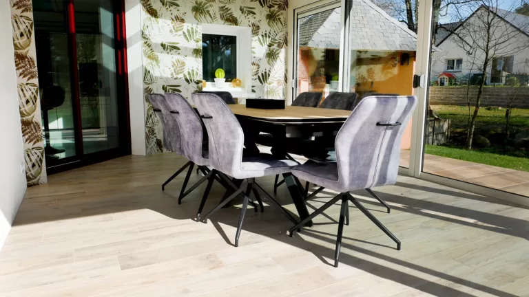 Terrasse carrelée et margelles de piscine réalisées près de Locminé